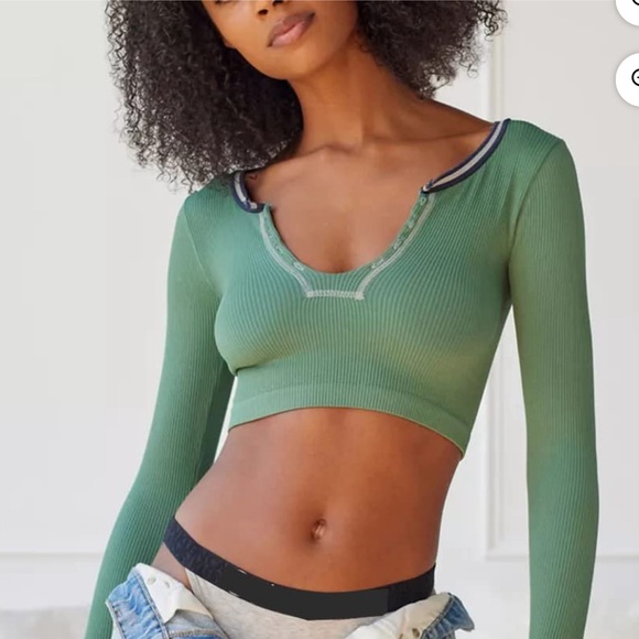 Urban Outfitters Out From Under Go For Gold Seamless Long Sleeve Cropped Top - Picture 2 of 16